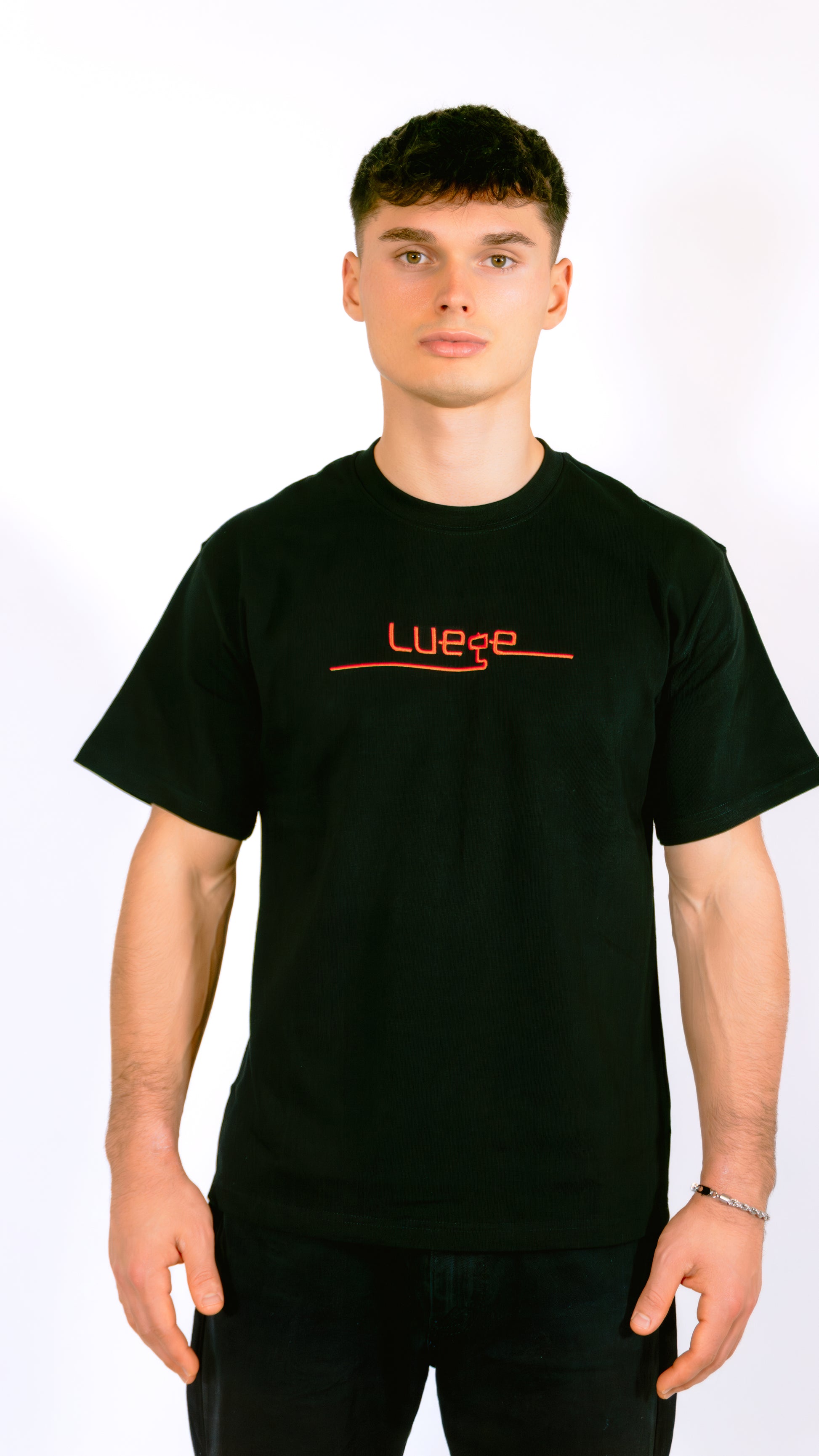 Luege | Black Tee